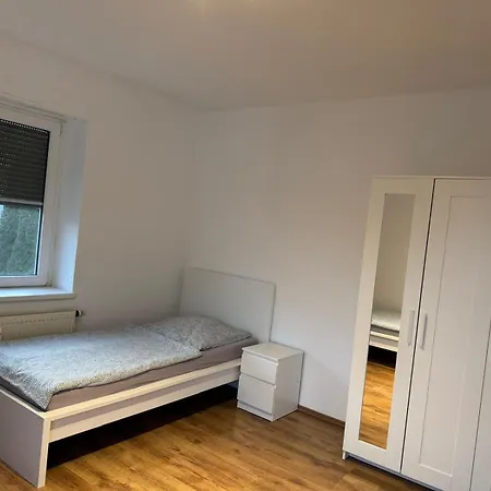 Praktische Und Stilvolle Ferien- Und Monteurswohnung Suedlich Von Leipzig In Naehe A72 アパート *