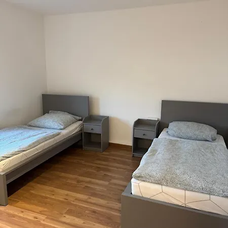 Praktische Und Stilvolle Ferien- Und Monteurswohnung Suedlich Von Leipzig In Naehe A72 アパート